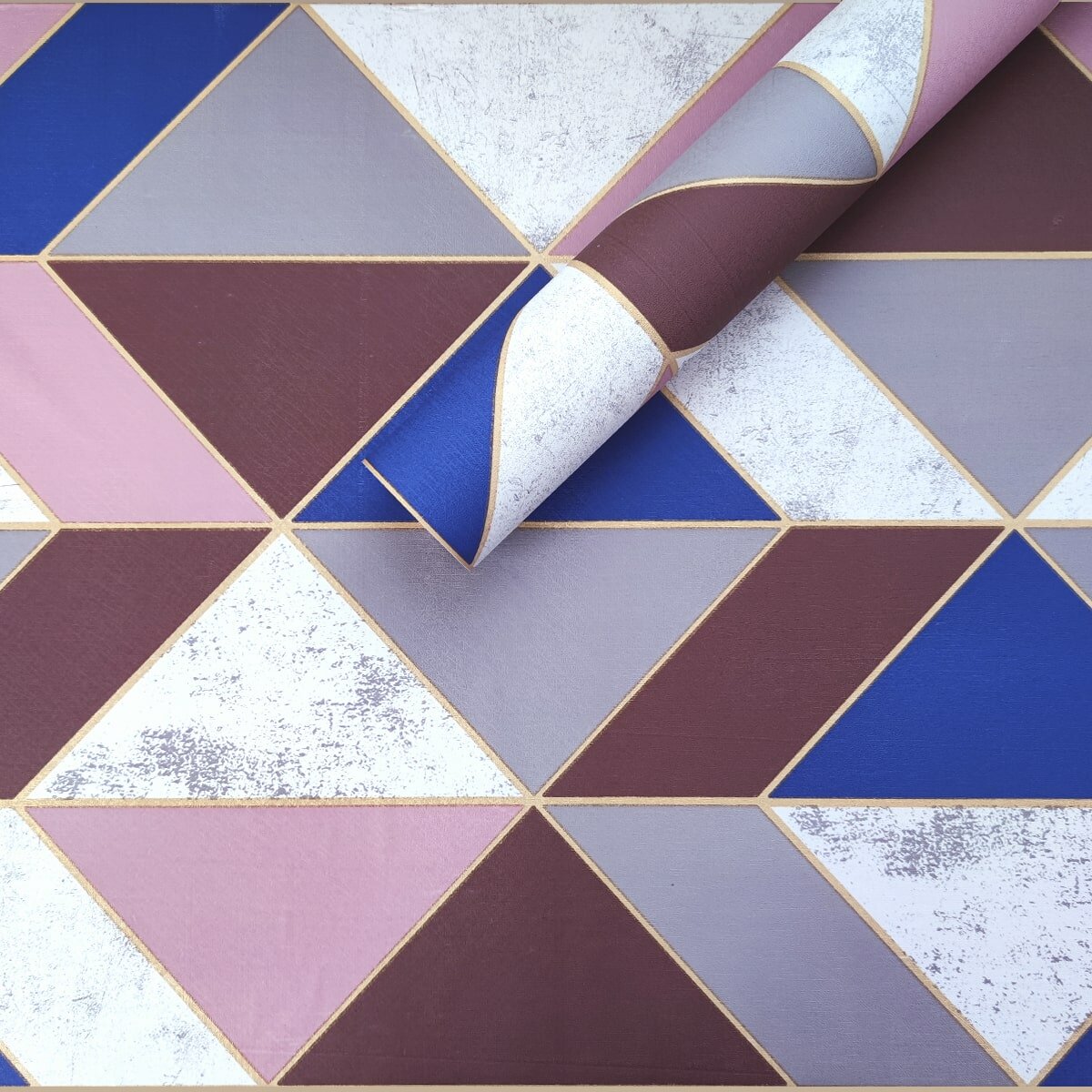 Самоклеюча плівка 0,45х10м х 0,07мм Рожеві трикутники HO-00001225